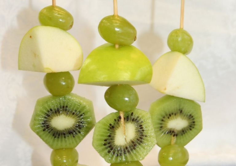 St. Patricks Day Fruit Kebabs 007.JPG